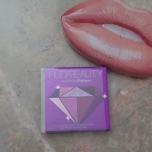 Huda Beauty Amethyst Obessions